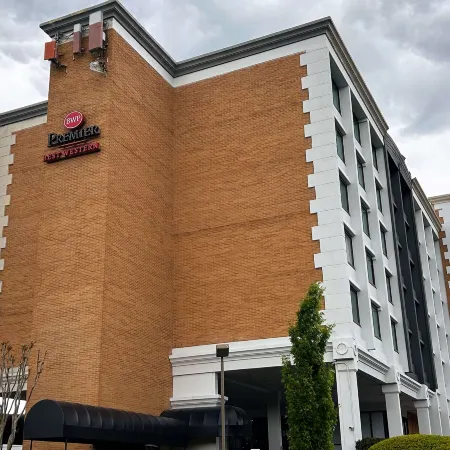 Best Western Plus Rockville Hotel  Suites Отели рядом с достопримечательностью «Роквилл Таун сквер»