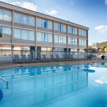 Best Western Plus Bradford Inn