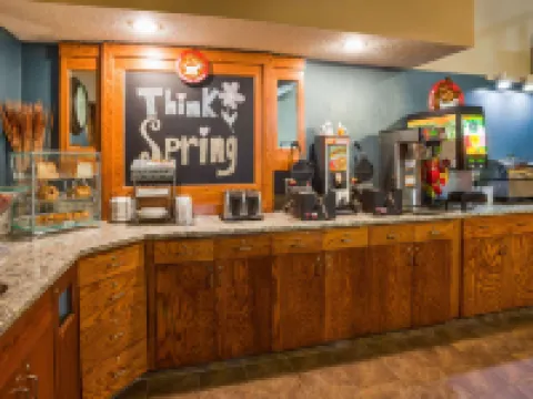 AmericInn by Wyndham Spencer スペンサーのホテル