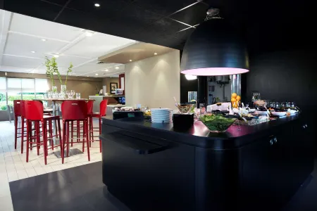 Campanile Orleans Nord - Saran Отели рядом с достопримечательностью «Musee du Theatre Forain»