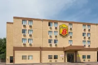 Super 8 by Wyndham Colo. Sprs. Garden of the Gods