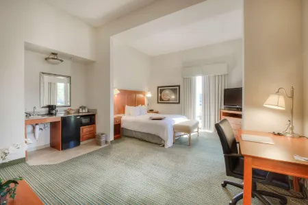 Hampton Inn Wilmington-University Area/Smith Creek Station Отели в г. Уилмингтон