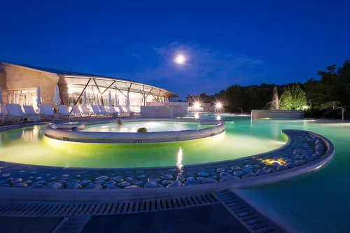 Panoramic Villa in Tuscany Rolling Hill, Well Connected, Everyday New Journey to