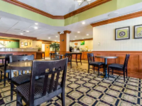 Quality Inn Hotels in Lumberton