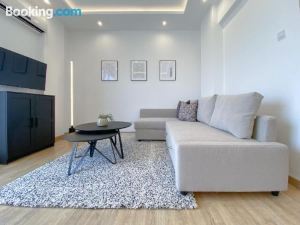 Phaedrus Living: Nicosia Downtown Flat 704