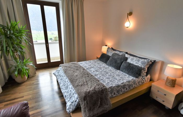Valley View Pool Apartment
