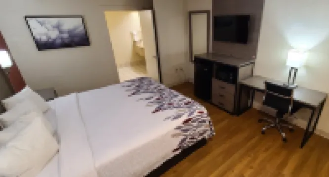 Red Roof Inn & Suites Cornelius - Lake Norman