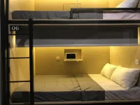 InnBox Capsule Hotel Các khách sạn ở Sumbersari