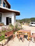 Shanju Leyuan Homestay - parking