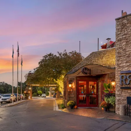 Best Western Plus White Bear Country Inn