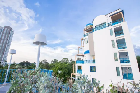 Costa Beach Residence & Jacuzzi Отели рядом с достопримечательностью «Columbia Pictures Aquaverse»