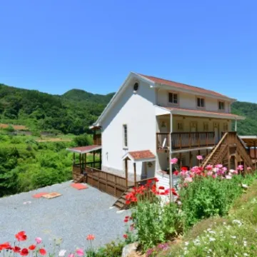 Danyang Sobaeksan Landscape Pension Отели рядом с достопримечательностью «Пещера Косу»