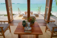 Eco Beach Tent by Billiton Hotels in Sijuk