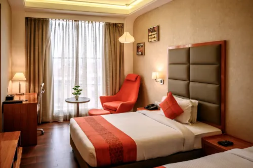 Dng the Grand Hotel Hotels in New Kanpur City