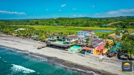 Miami Heat Beach Resort Отели в г. Моронг