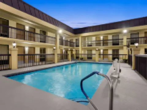 Baymont by Wyndham Griffin Hotels in Griffin