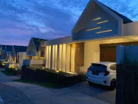 Melase Hill Vila Hotels in Batu Layar