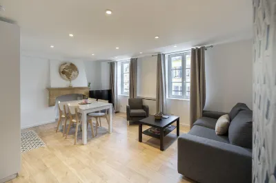Ville de Coeur Hotels near Foot Locker