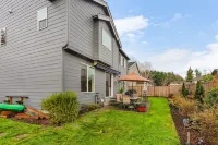 Serenity Shores in Kenmore Hotels near Red Brick Road Park