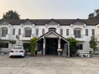 AP Mansion Hotels near Wat Non Charoen