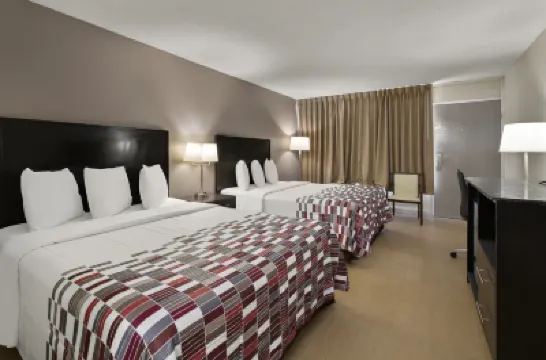 Red Roof Inn & Suites Cave City Hotels in 
