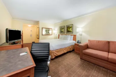 La Quinta Inn & Suites by Wyndham Ft Lauderdale Cypress Cr Hotels in Coconut Creek
