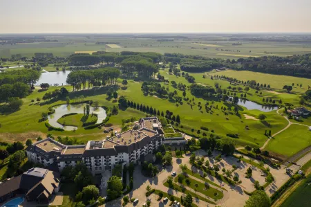 Greenfield Hotel Golf & Spa Superior Отели в г. Бюк