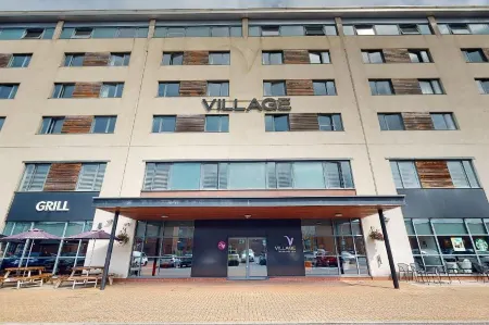 Village Hotel Swansea Отели рядом с достопримечательностью «Waterfront Viewpoint»