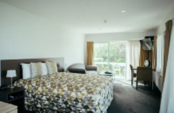 Airport Delta Motel Hotels near Burnside