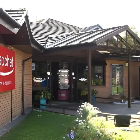 Days Inn by Wyndham Hamilton Отели рядом с достопримечательностью «Hamilton Water Palace»