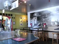 Ocean Island Inn | Backpackers | Suites