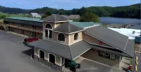 Lakeshore Lodge