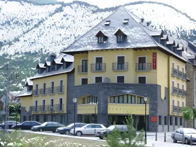 Hotel Spa Acevi Val D’Aran Các khách sạn ở Vielha e Mijaran