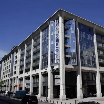 Residhotel le Grand Prado Отели рядом с достопримечательностью «Улица Кур-Бельзанс»