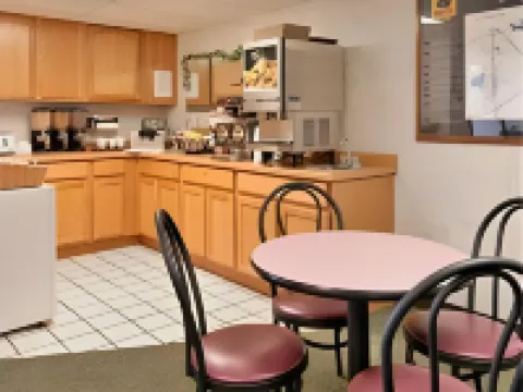 Super 8 by Wyndham Tomah Wisconsin Hoteles en Tomah