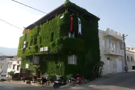 Hotel Bella Отели рядом с достопримечательностью «Храм Адриана»