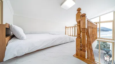 Geojedo Glam Dog Pension (Warm Water Pool Villa)