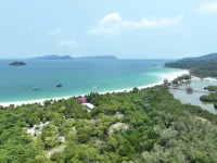 Koh Rong Beach Hostel and Bungalows Hotels near Long Set Beach
