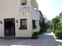 The Mayflower Studios & Apartments - 3-Star