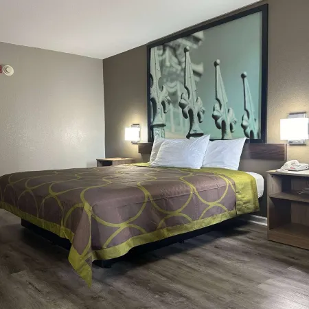 Super 8 by Wyndham Monroe