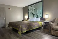 Super 8 by Wyndham Monroe