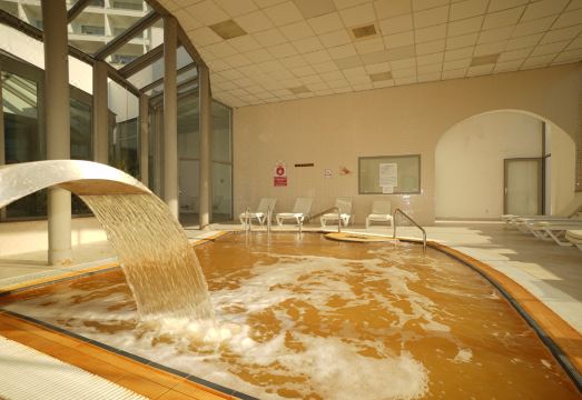 1. 그랜드 호텔 온..