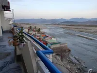 FR Darya E Swat Hotel - parking