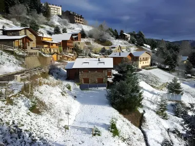 Xalet Refugi Pere Carné فنادق في La Molina-Alp