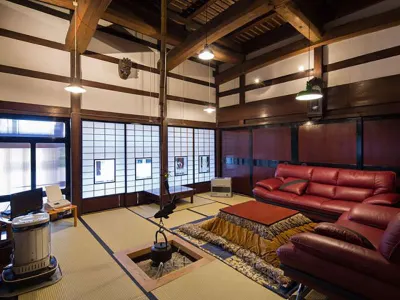 Guesthouse Rokudenasi JR和倉溫泉站附近的飯店