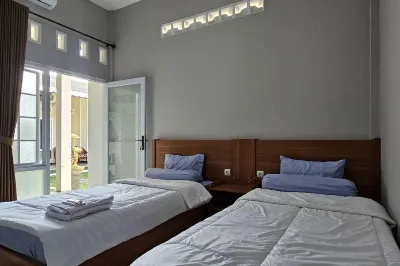 Guest House Saqeena Syariah Near Blitar Park RedPartner Hotels in Kanigoro