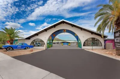 Hotel McCoy - Art, Coffee, Beer, Wine Hotels in Tucson