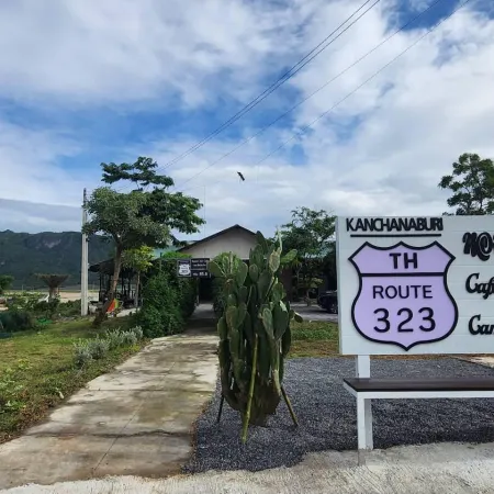 Route 323 Cafe & Resort