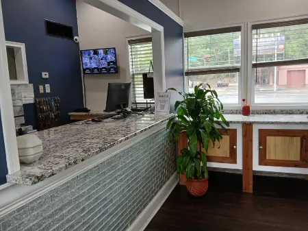 OYO Hotel Tallahassee Downtown Отели рядом с достопримечательностью «Capital Field»