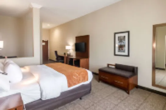Comfort Suites Meridian and I-40 Hotels in Oklahoma City
